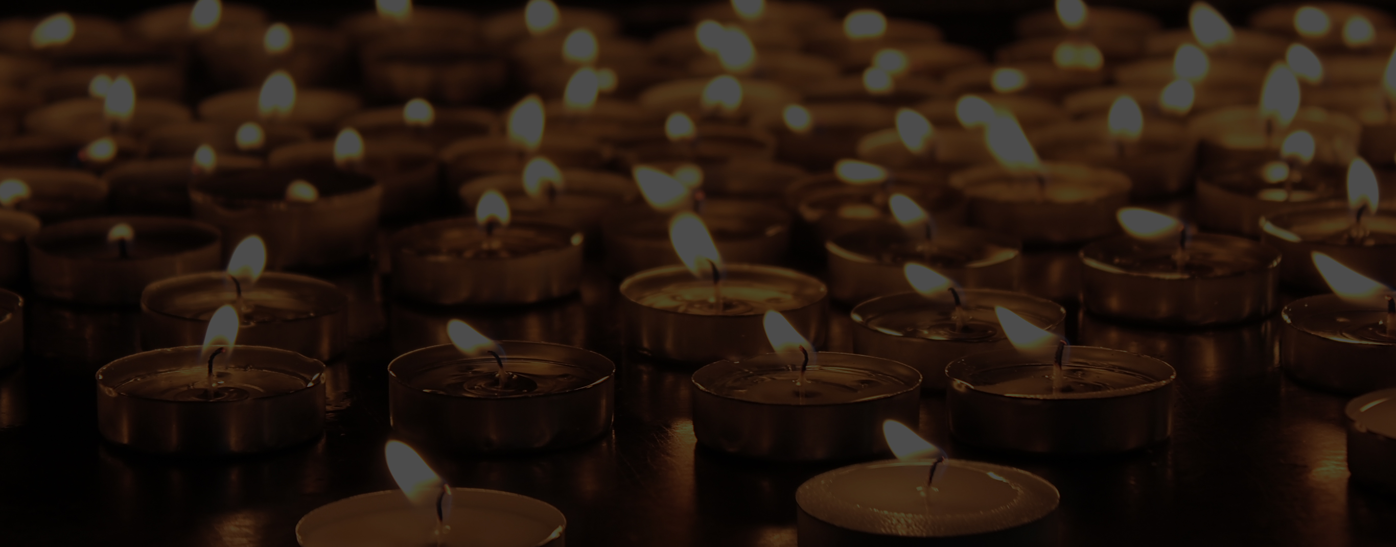 شموع مشتعلة